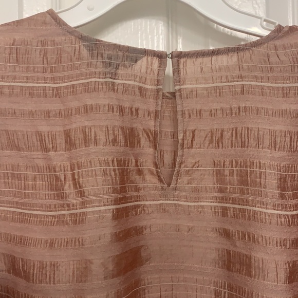 Express - textured puff sleeve crew neck top - Picture 6 of 8